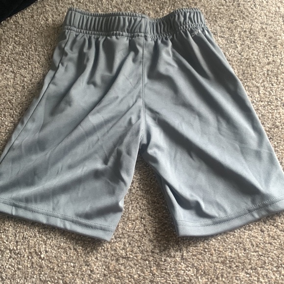 2 pairs of Nike shorts (4T) boys - Picture 2 of 4
